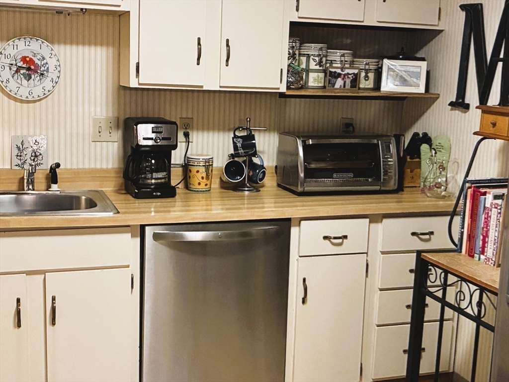 1 Summit Drive, Unit 57 Reading, MA 01867 - Photo 13 of 16