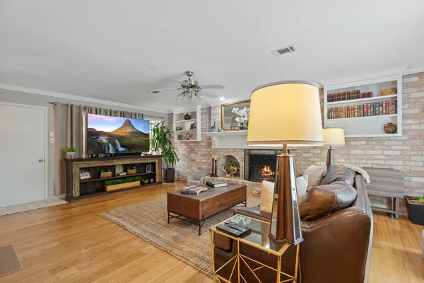 $3,200 | 2828 South Logrun Circle, The Woodlands, TX 77380