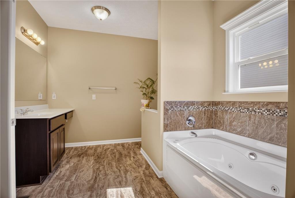 229 West Country Barn Road Houston, PA 15342 - Photo 27 of 50