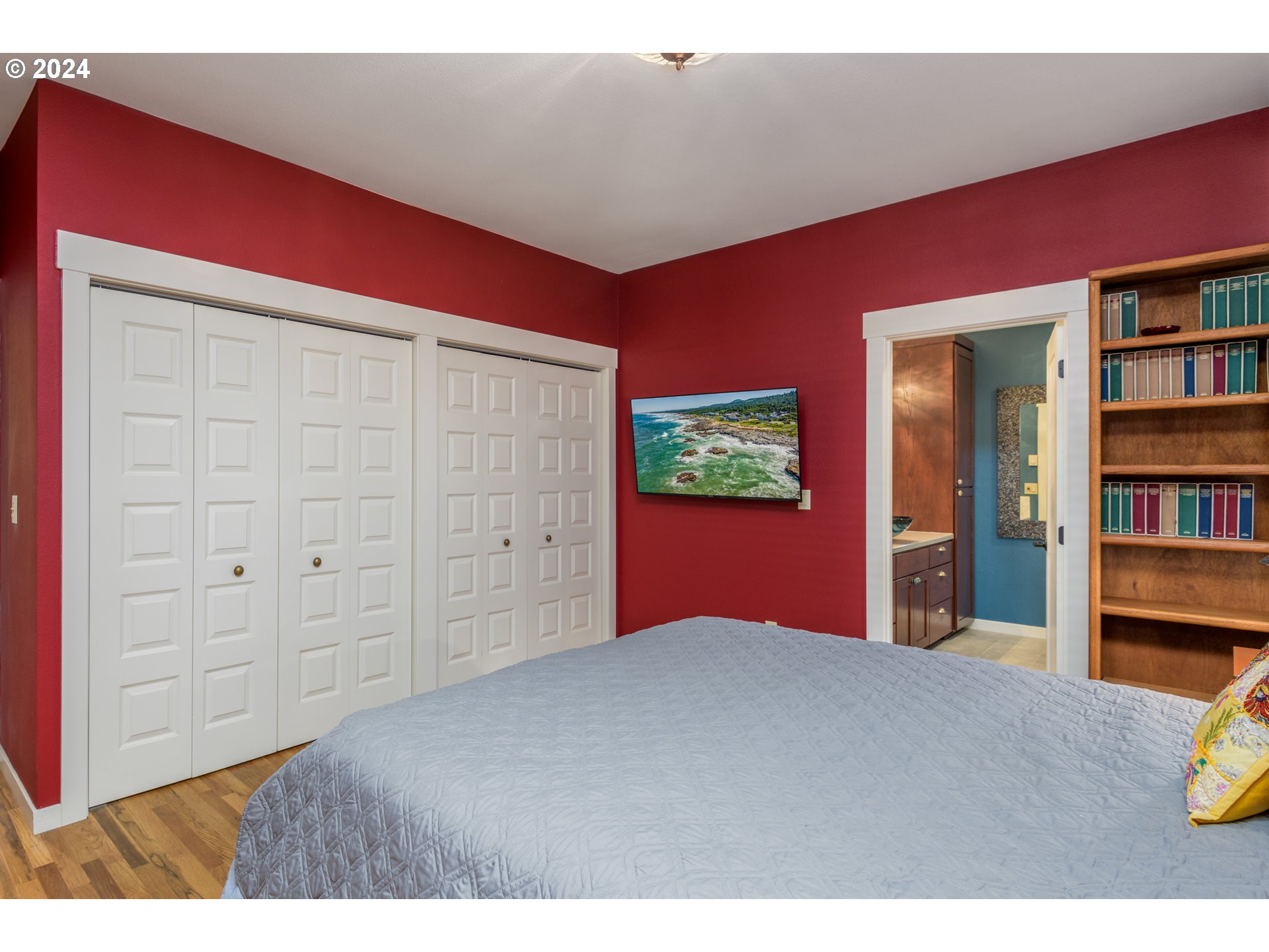 490 Lemwick Lane Yachats, OR 97498 - Photo 23 of 42 a view of empty room with furniture and wooden floor