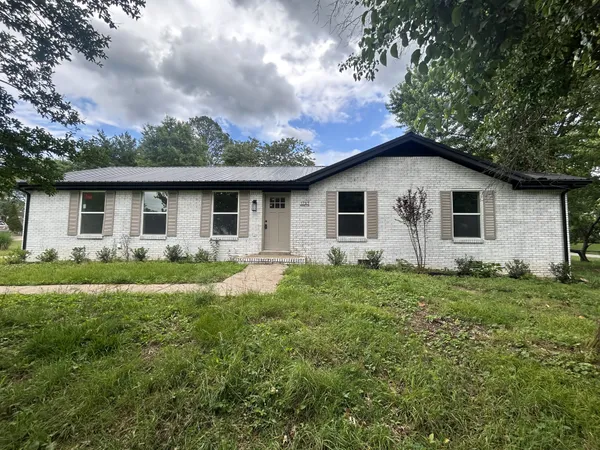 $2,000 | 1783 Warfield Drive, Clarksville, TN 37043
