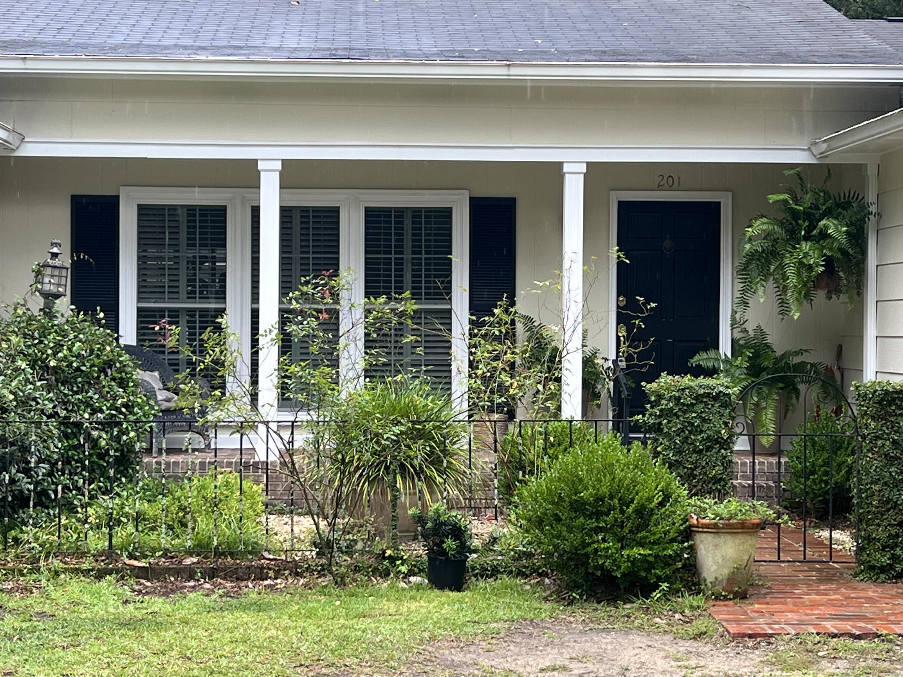 201 Silverhill Road Walterboro, SC 29488 - Photo 4 of 61 151289E4-6D56-413C-B065-A8D68DF35685