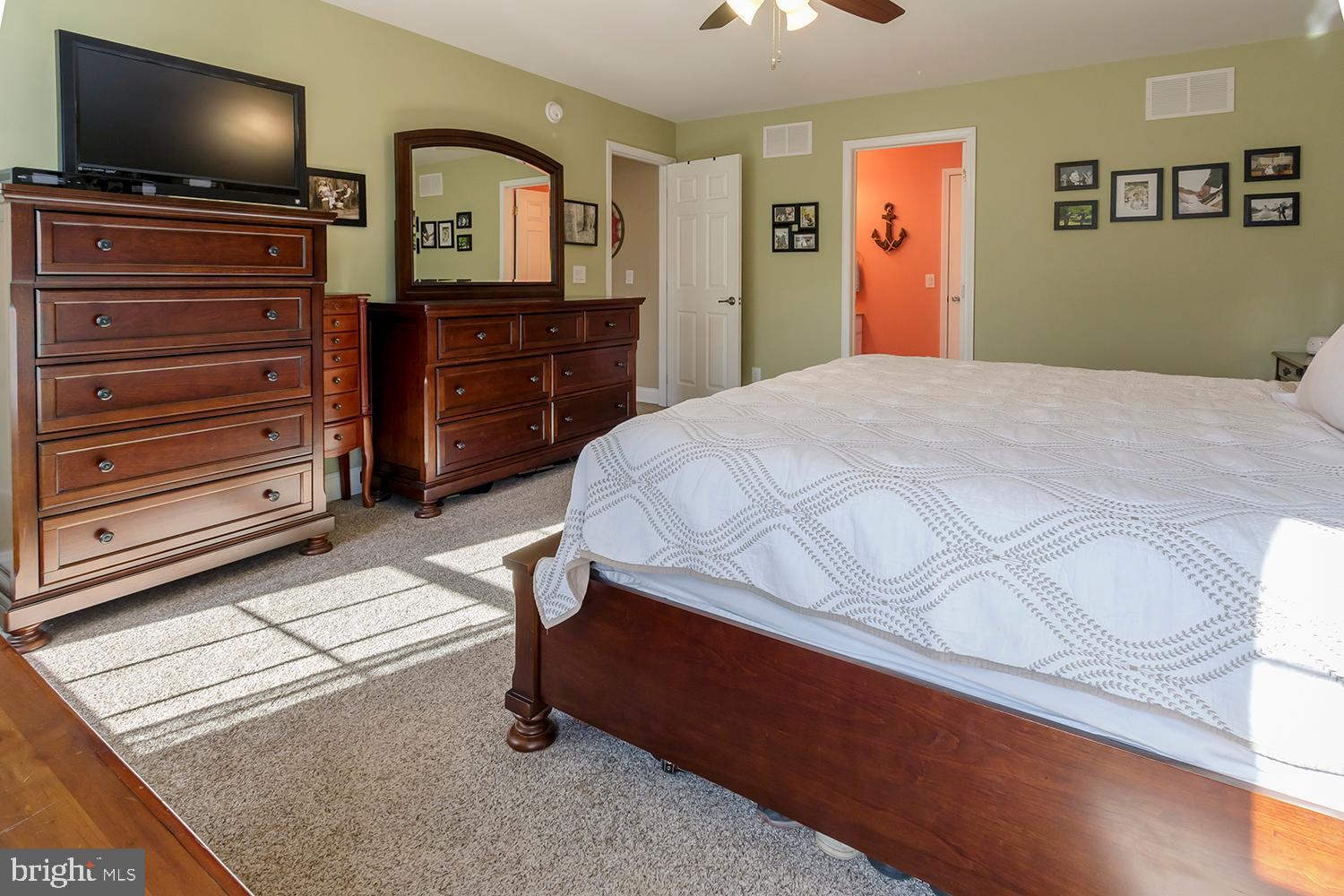 29 Avenue A Tabernacle, NJ 08088 - Photo 20 of 31 Main bedroom with full bath & walk in closet