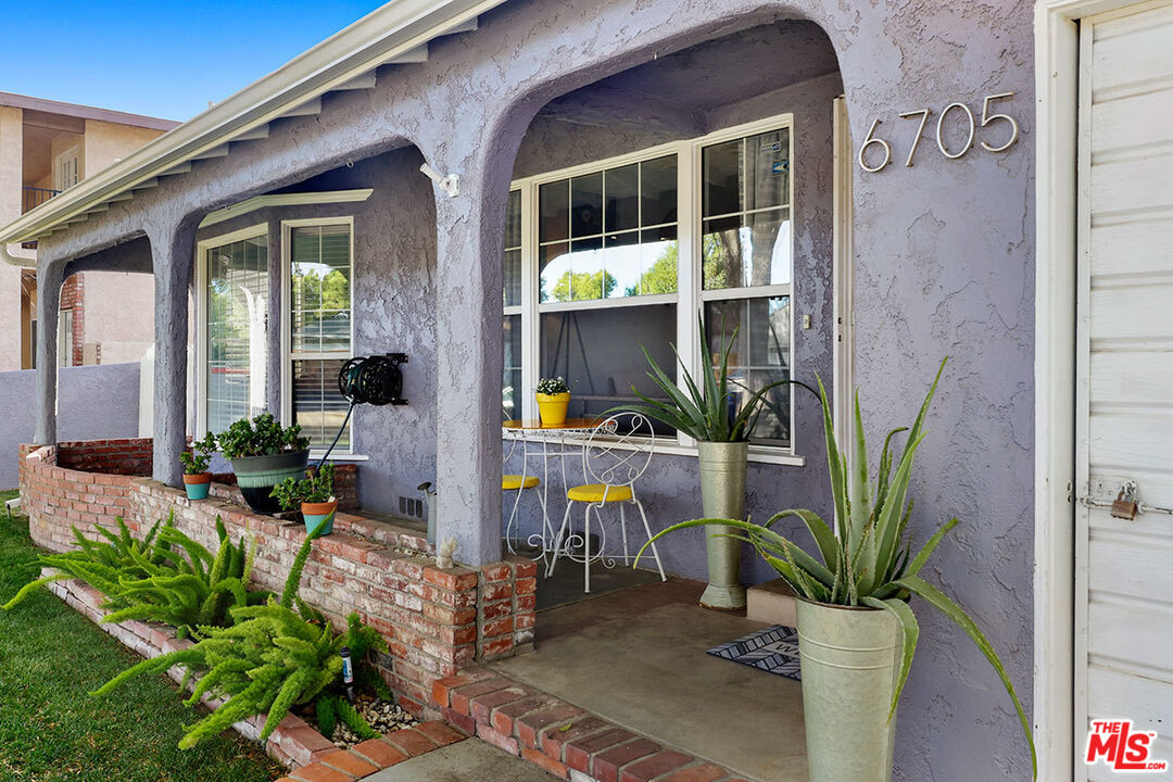 6705 Ruffner Avenue Lake Balboa, CA 91406 - Photo 2 of 27 Gallery Image 2