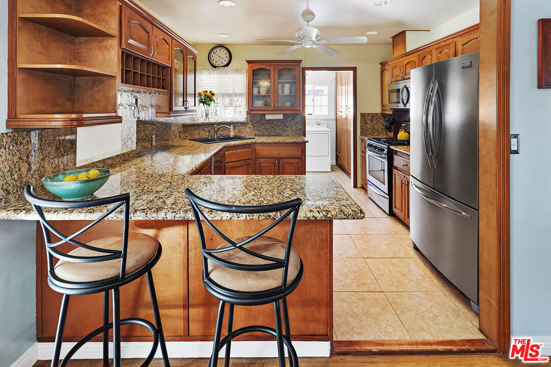 6705 Ruffner Avenue Lake Balboa, CA 91406 - Photo 7 of 27 Gallery Image 7
