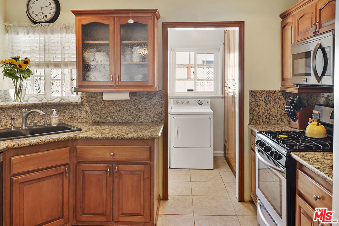 6705 Ruffner Avenue Lake Balboa, CA 91406 - Photo 10 of 27 Gallery Image 10