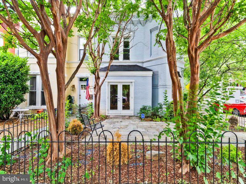 1200 D Street Northeast Washington, DC 20002 - Photo 44 of 47 Charming garden retreat in the city.