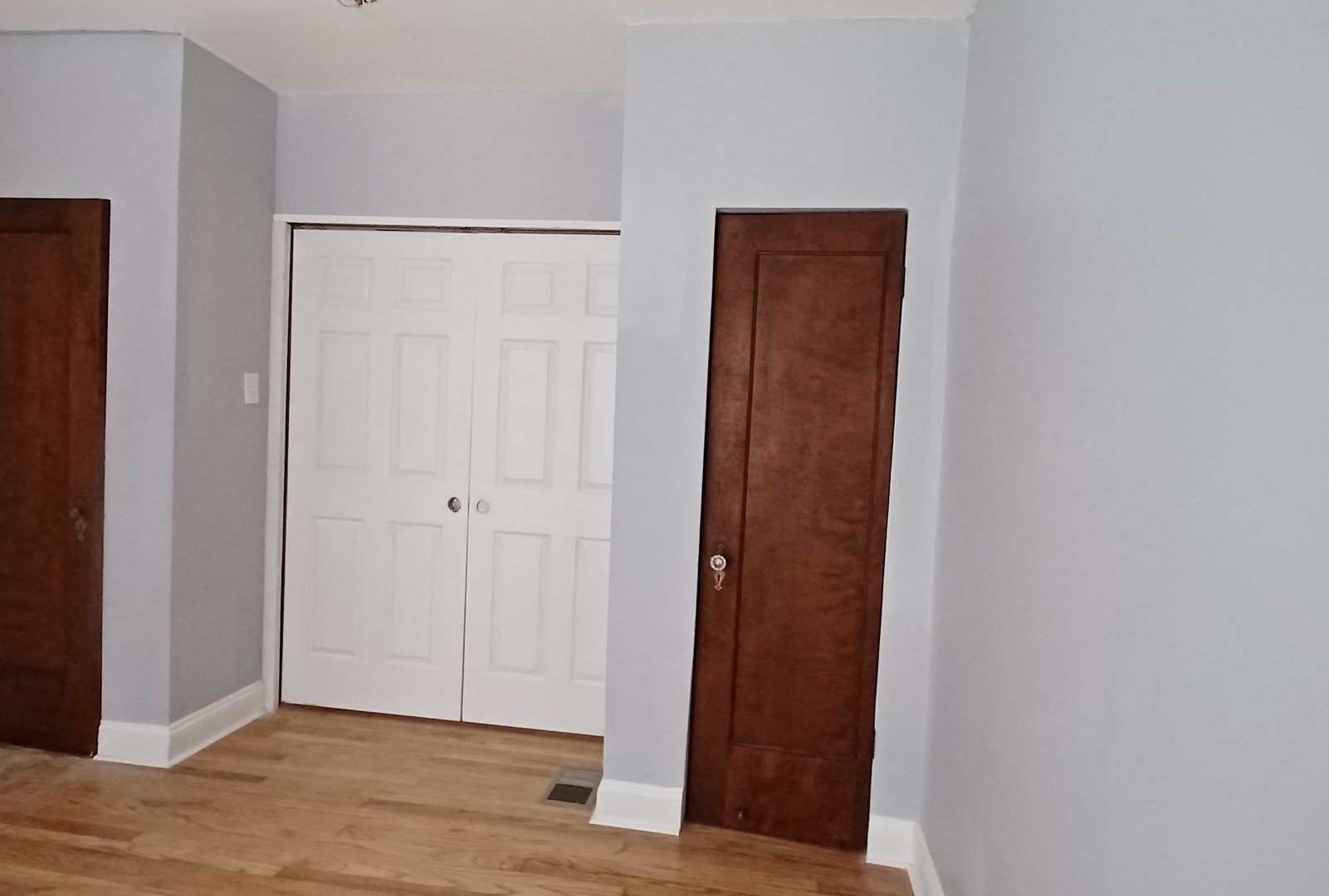 7307 South Bennett Avenue, Unit 1 Chicago, IL 60649 - Photo 6 of 9 a view of an entryway with wooden floor