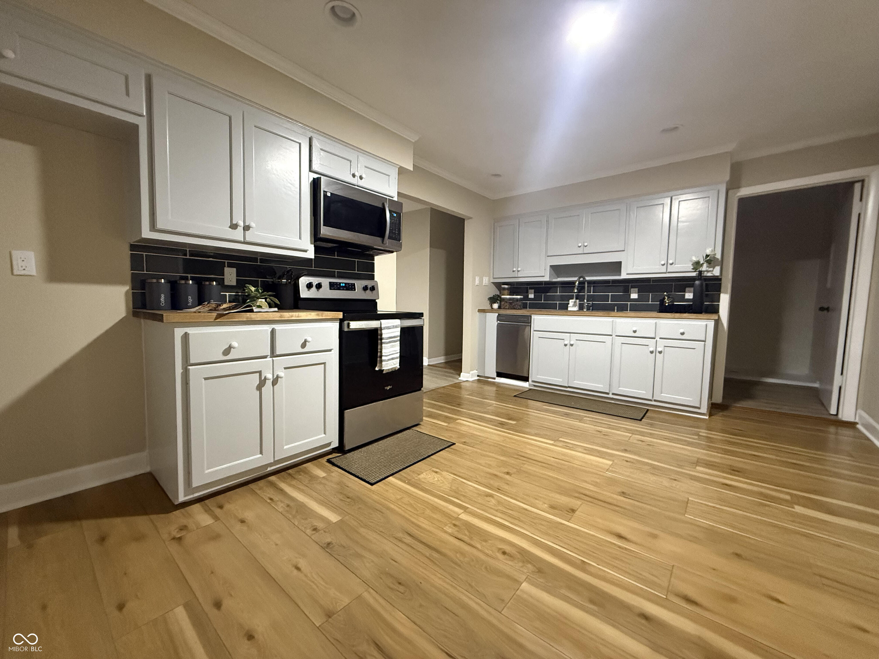 651 Fabyan Road Indianapolis, IN 46217 - Photo 11 of 26