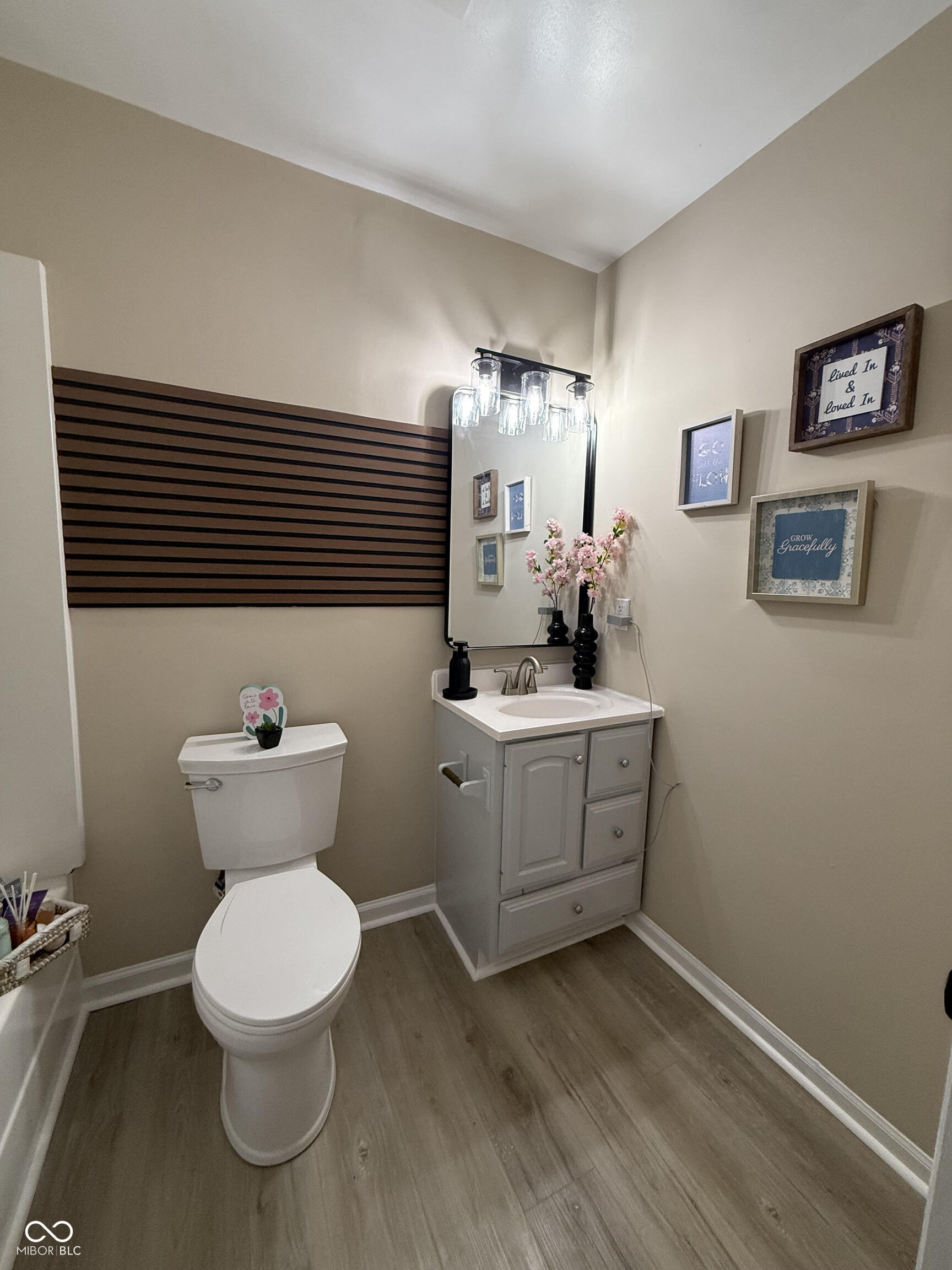 651 Fabyan Road Indianapolis, IN 46217 - Photo 12 of 26