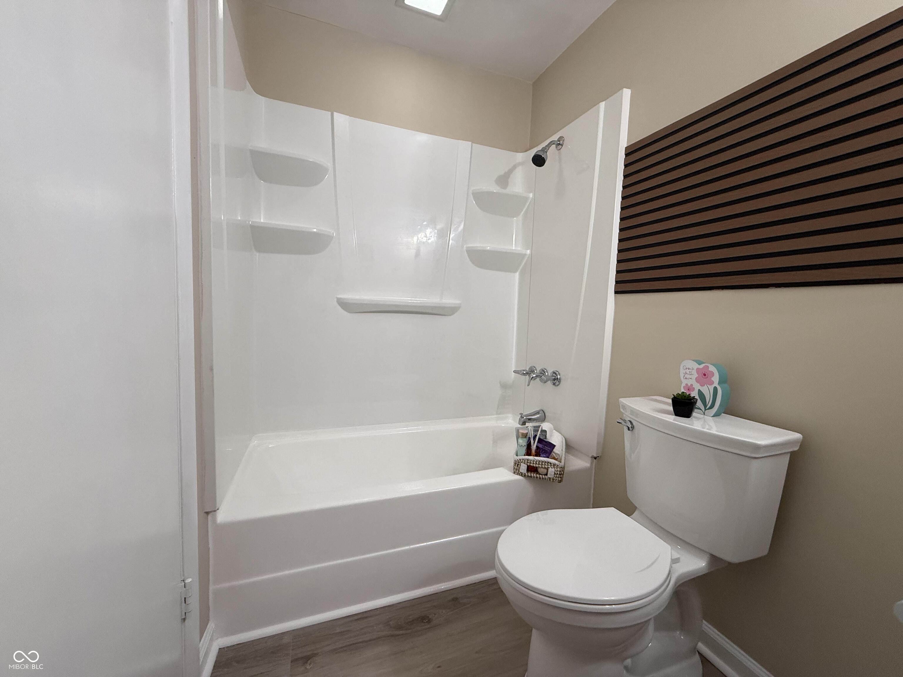 651 Fabyan Road Indianapolis, IN 46217 - Photo 13 of 26