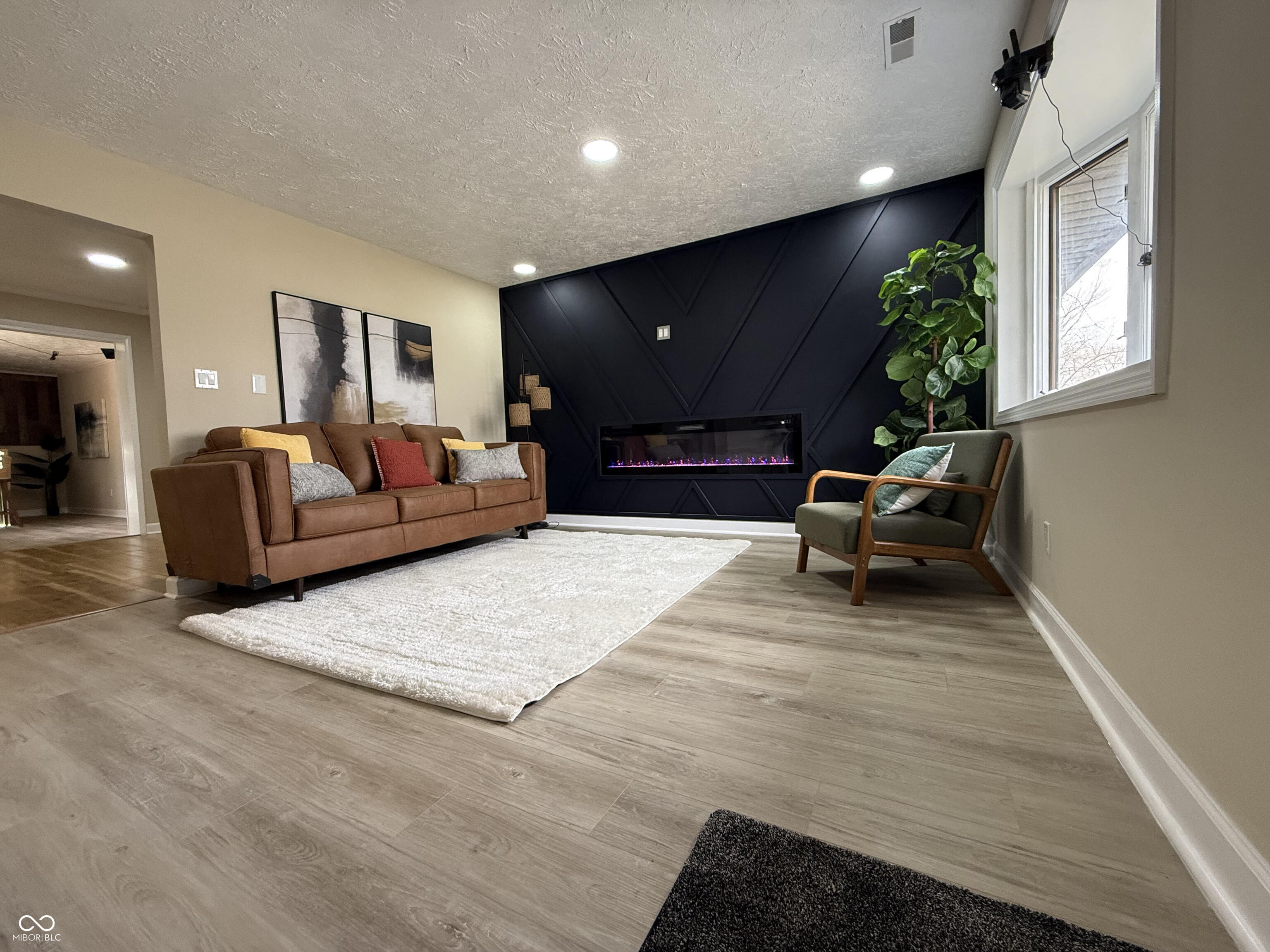 651 Fabyan Road Indianapolis, IN 46217 - Photo 2 of 26