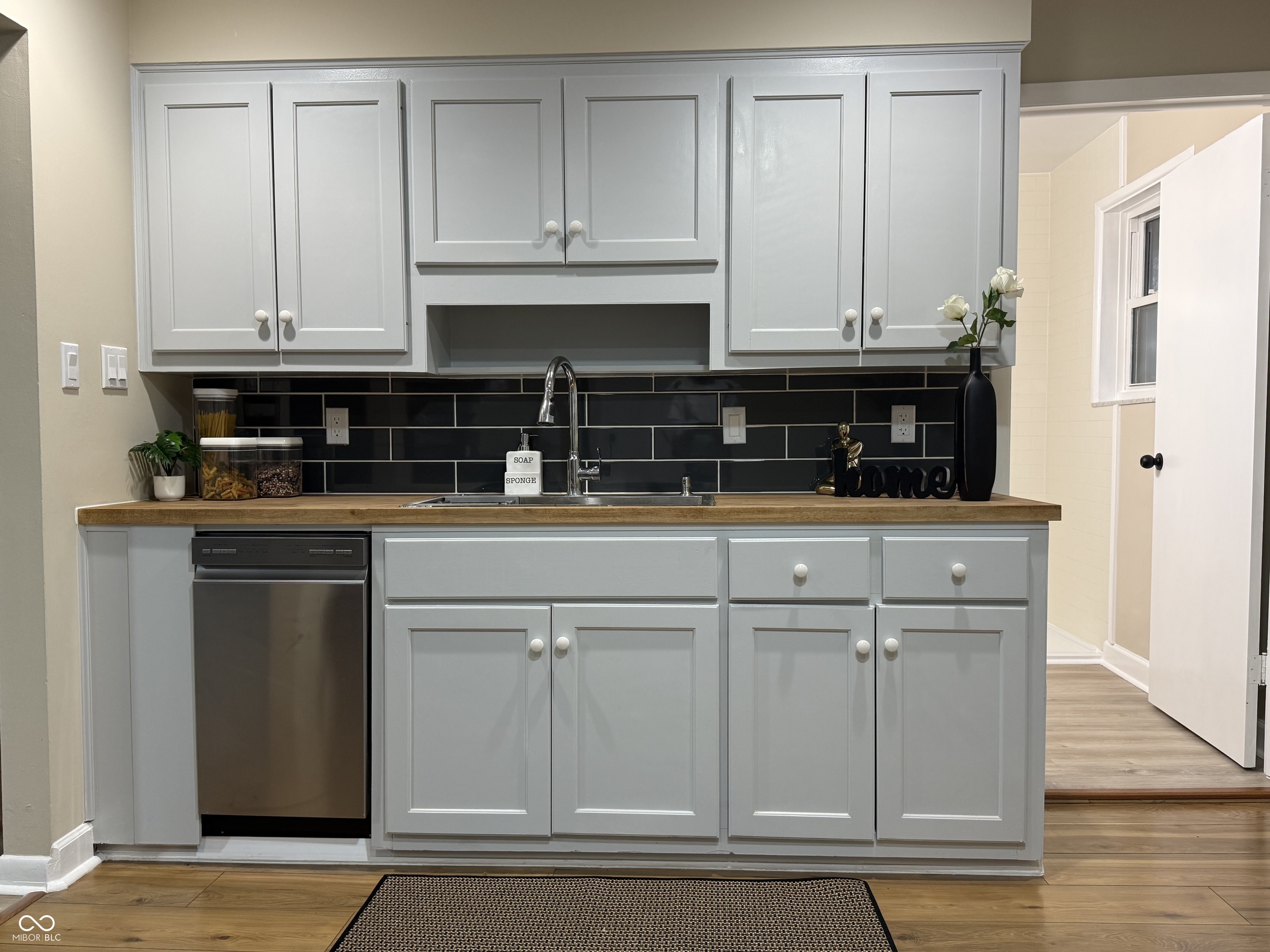 651 Fabyan Road Indianapolis, IN 46217 - Photo 8 of 26