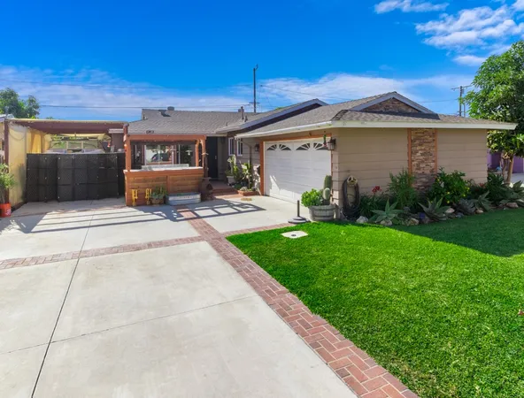 $1,150,000 | 2425 Heather Avenue, Long Beach, CA 90815