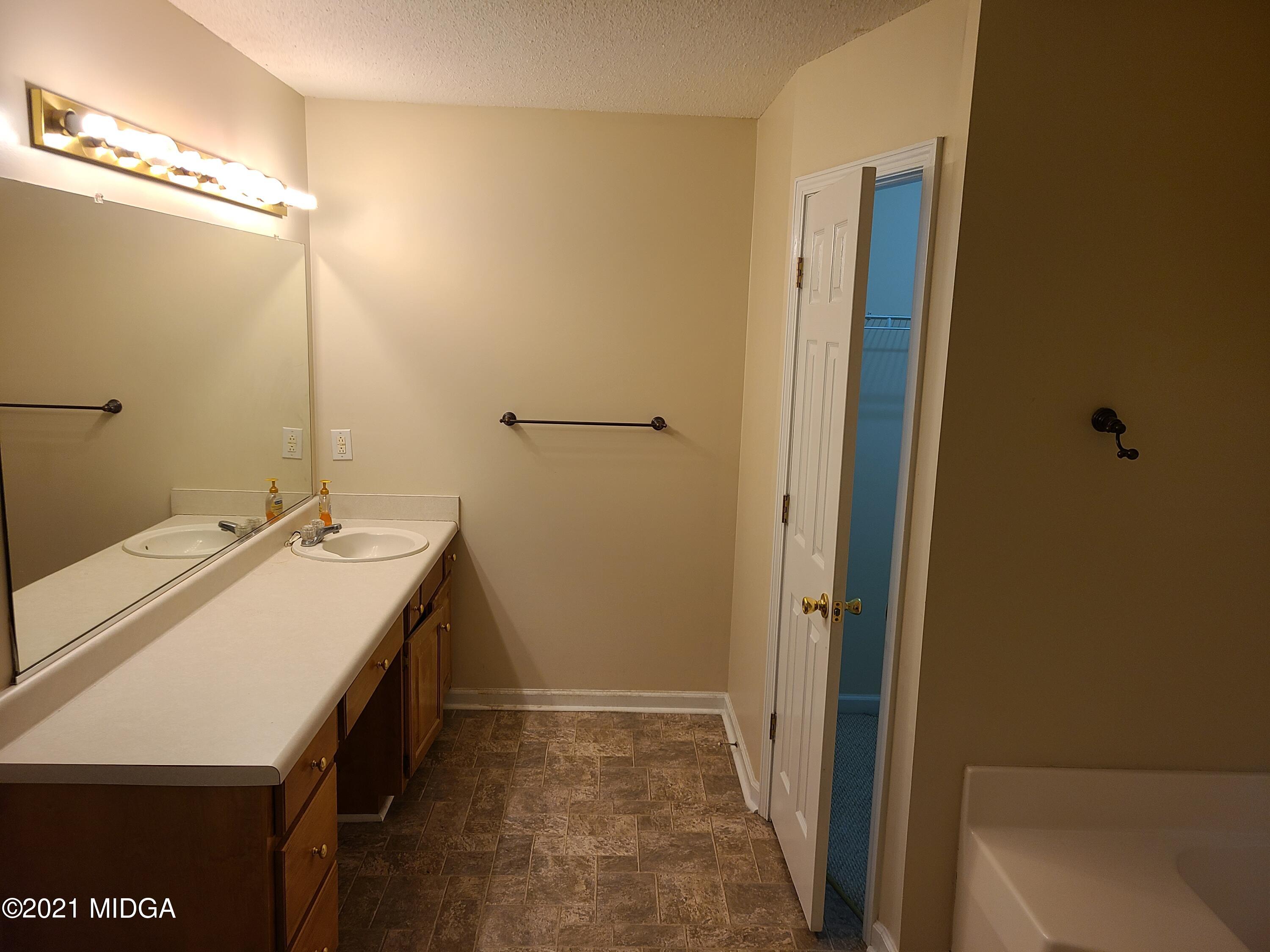 319 Overland Way Gray, GA 31032 - Photo 21 of 29 20210904_154351