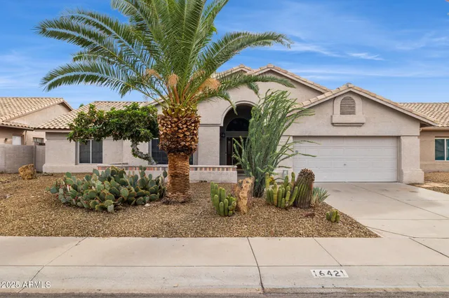 a view of entryway with wooden floor and garden