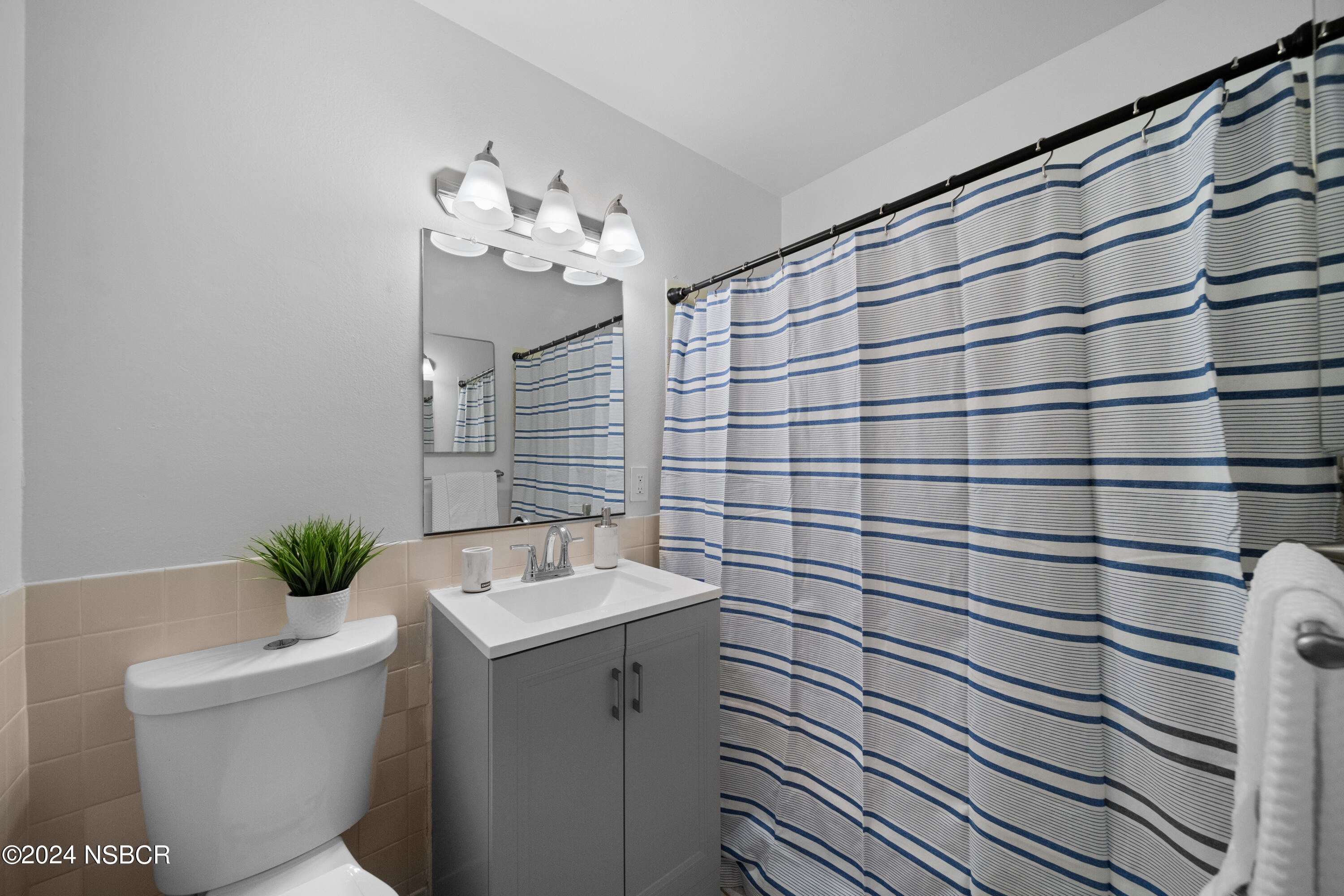 401 Mars Avenue Lompoc, CA 93436 - Photo 16 of 38 15_401 mars ave-15