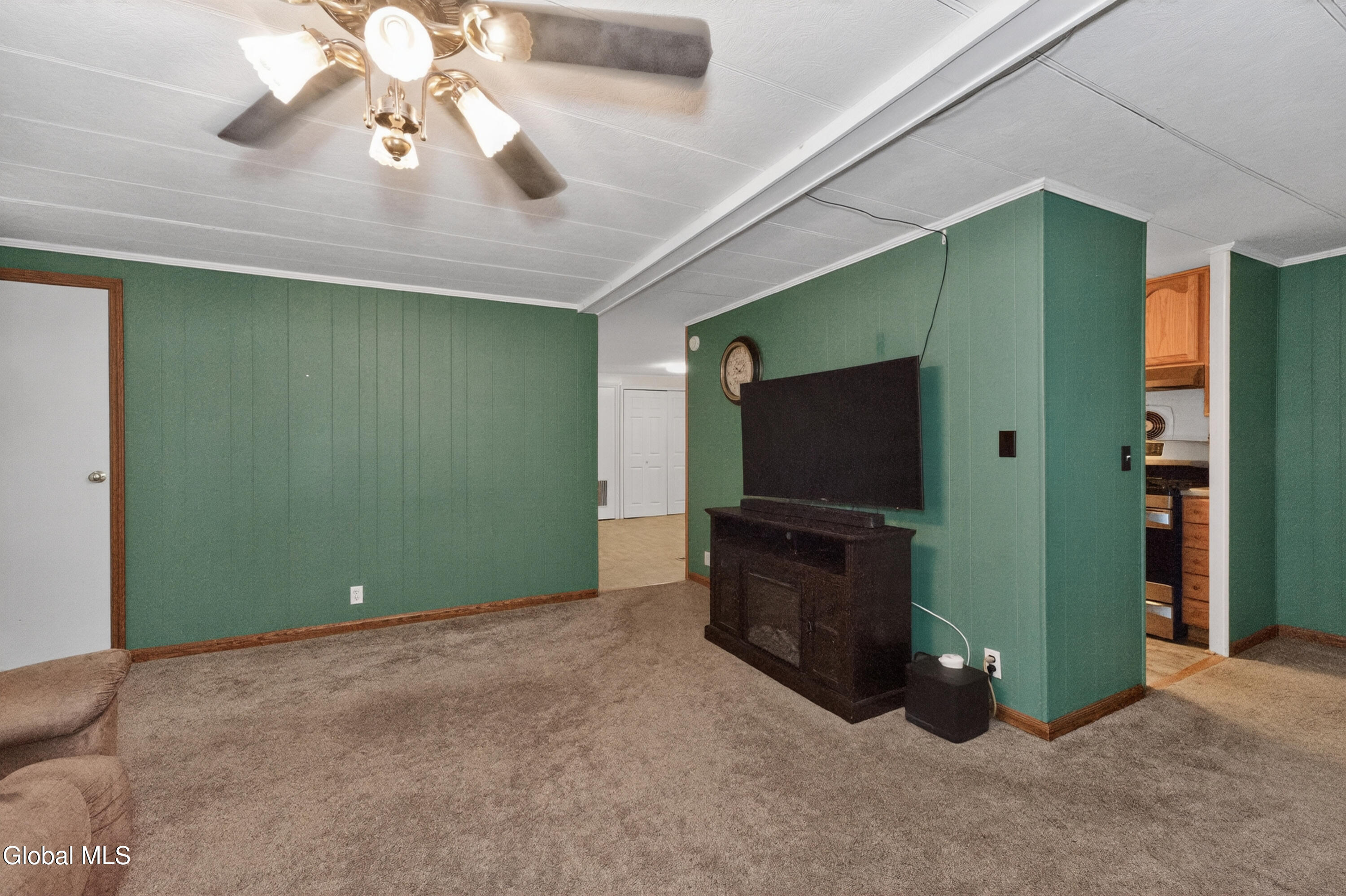 733 Pine Woods Road Melrose, NY 12121 - Photo 12 of 56 1 Greatroom 3
