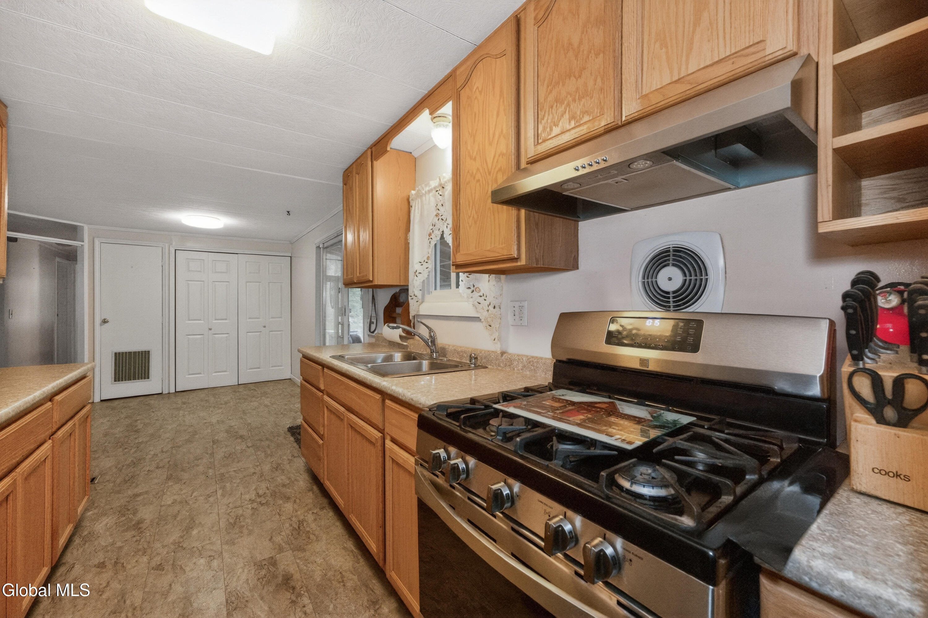 733 Pine Woods Road Melrose, NY 12121 - Photo 16 of 56 2 Kitchen 1