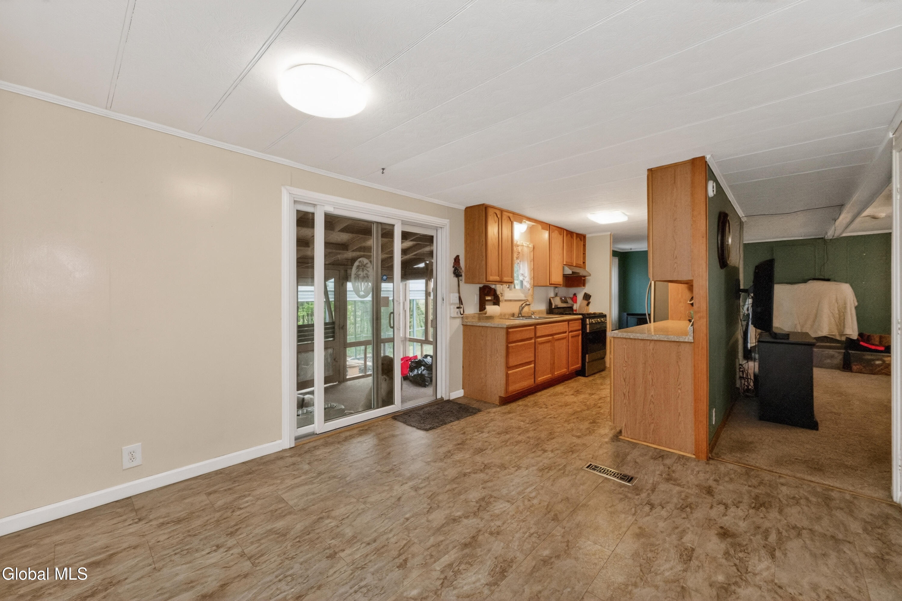 733 Pine Woods Road Melrose, NY 12121 - Photo 21 of 56 2 Kitchen 6