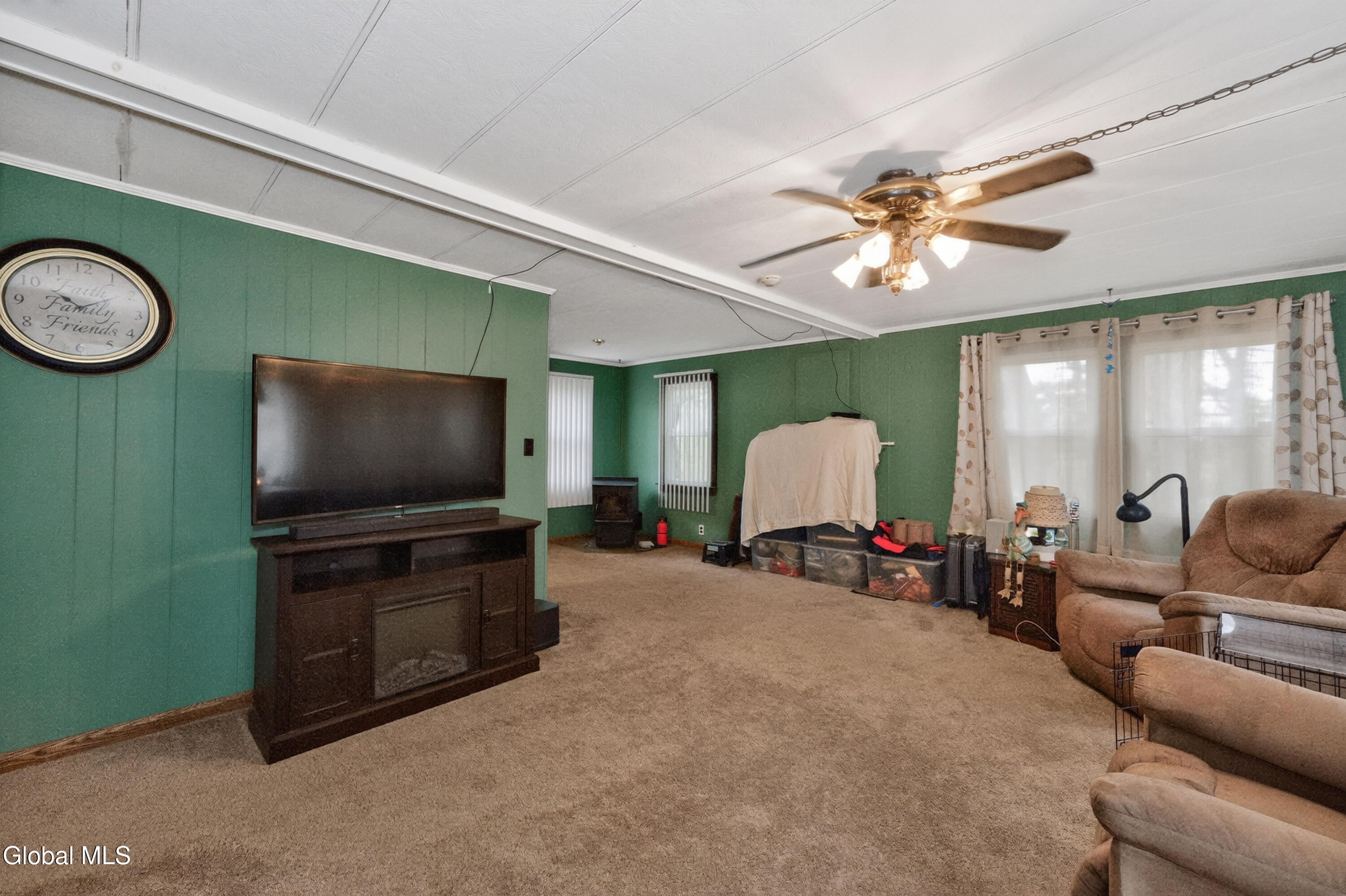 733 Pine Woods Road Melrose, NY 12121 - Photo 10 of 56 1 Greatroom 1