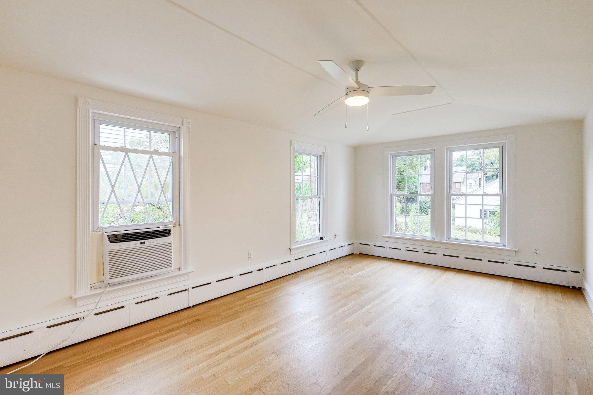 2431 33rd Street Southeast Washington, DC 20020 - Photo 11 of 36 Family room