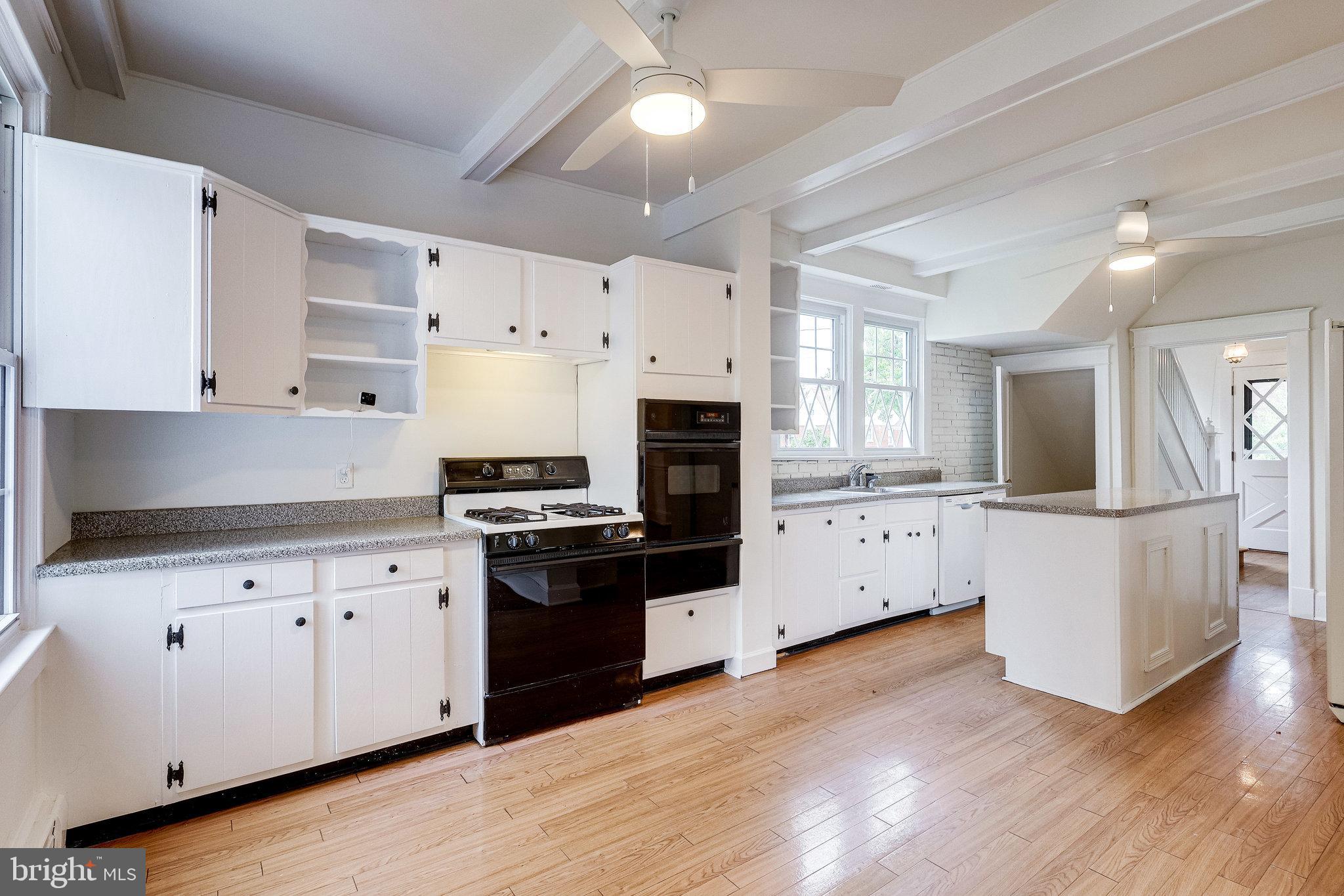 2431 33rd Street Southeast Washington, DC 20020 - Photo 16 of 36 Range and wall oven
