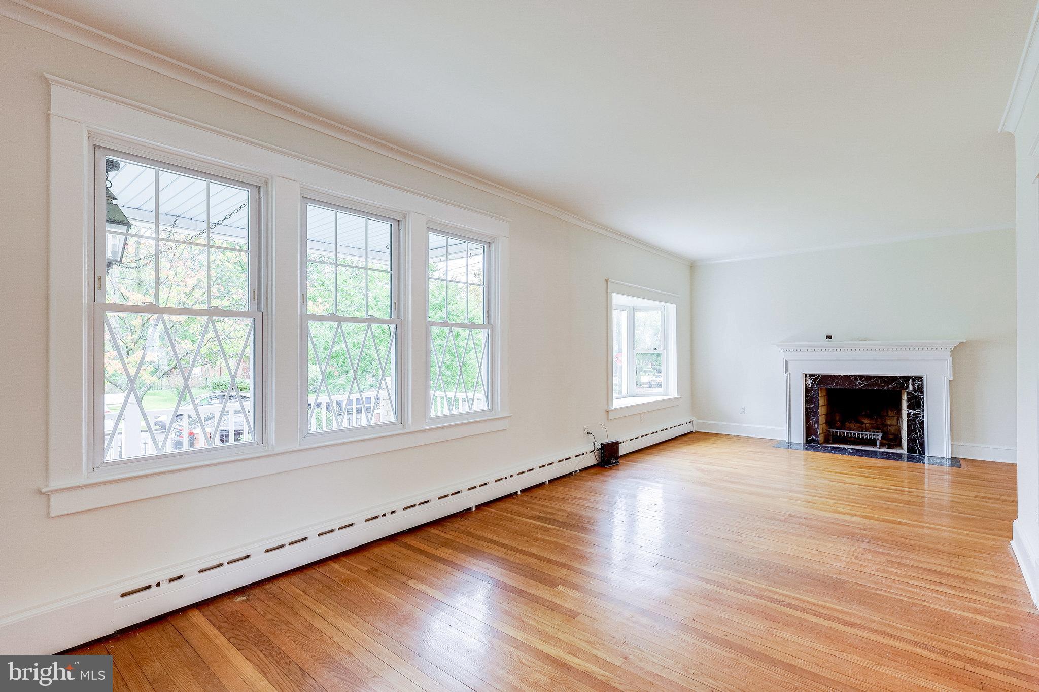 2431 33rd Street Southeast Washington, DC 20020 - Photo 4 of 36 Double parlor living room