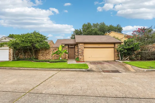 $1,800 | 1723 Sullins Way, Houston, TX 77058