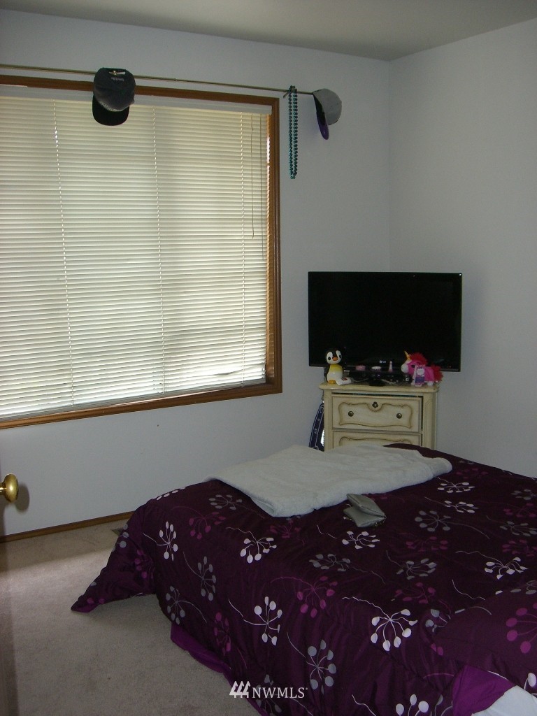 18901 132nd Place Southeast Renton, WA 98058 - Photo 3 of 9 Gallery Image 3