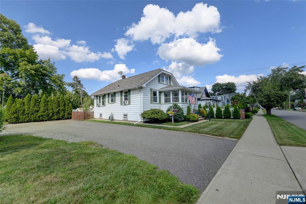 22 Jacksonville Road Pompton Plains, NJ 07444 - Photo 3 of 38 Gallery Image 3