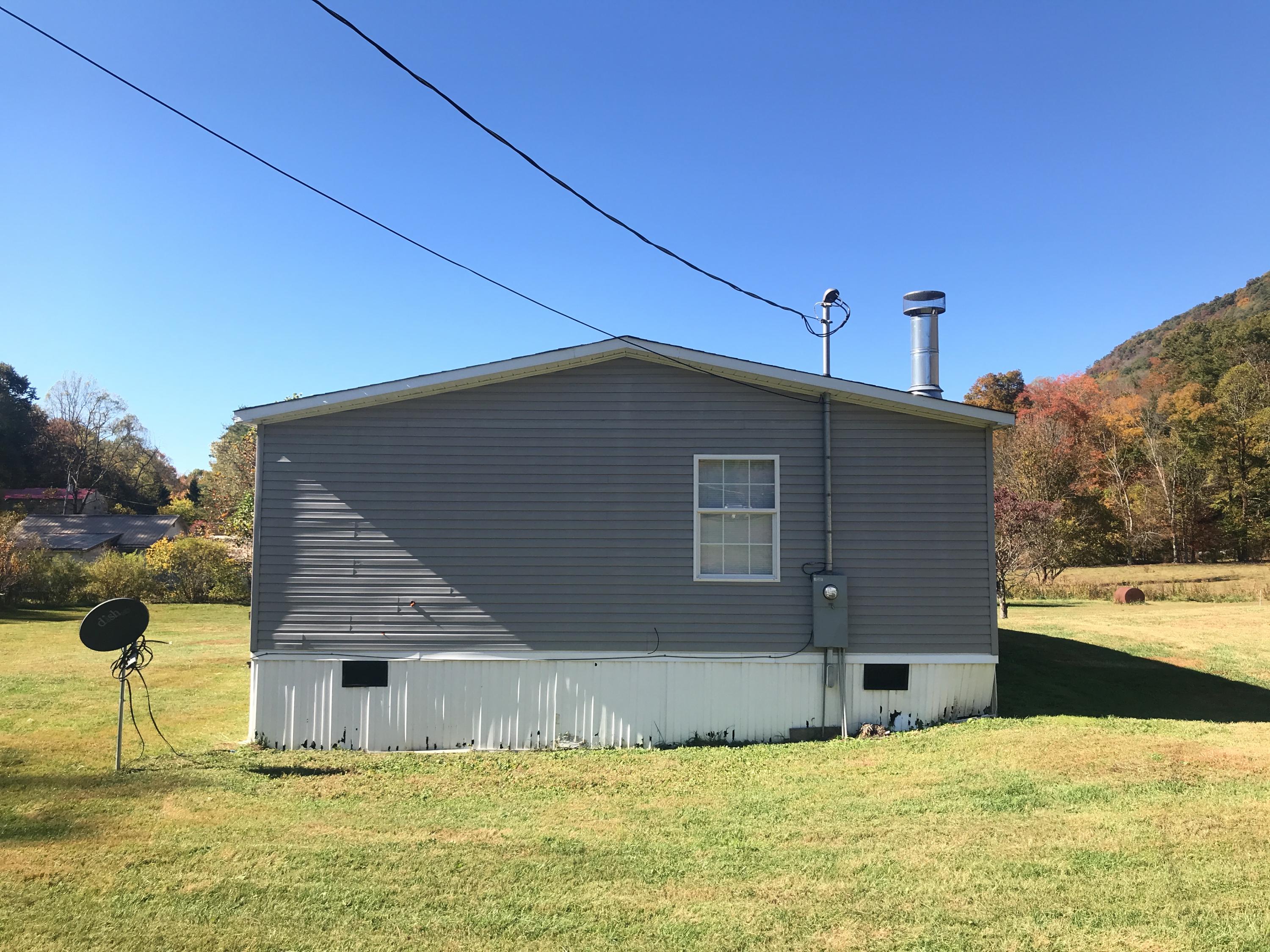 3105 Roundstone Road Big Stone Gap, VA 24219 - Photo 5 of 24 001
