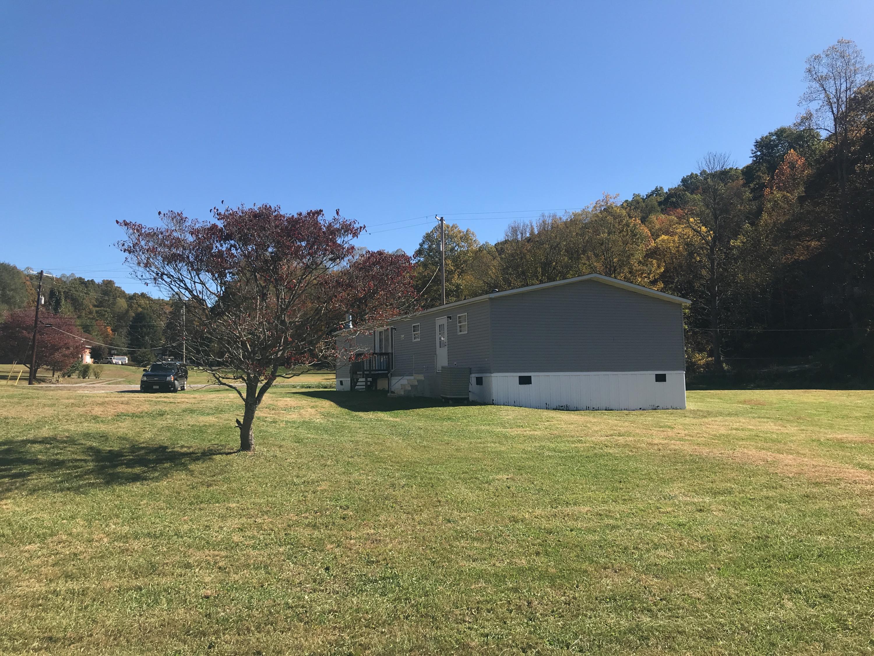 3105 Roundstone Road Big Stone Gap, VA 24219 - Photo 9 of 24 006