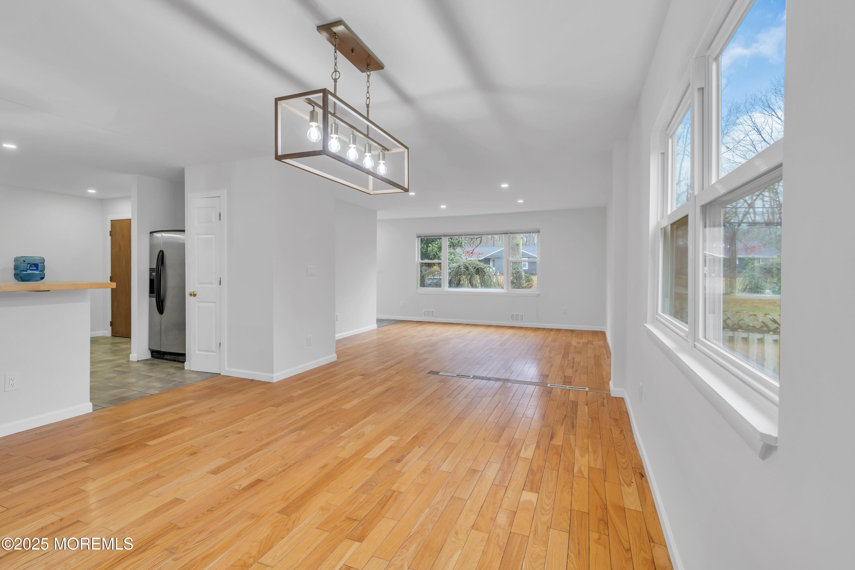 115 Leesville Road Jackson, NJ 08527 - Photo 12 of 42 Livingroom Diningroom