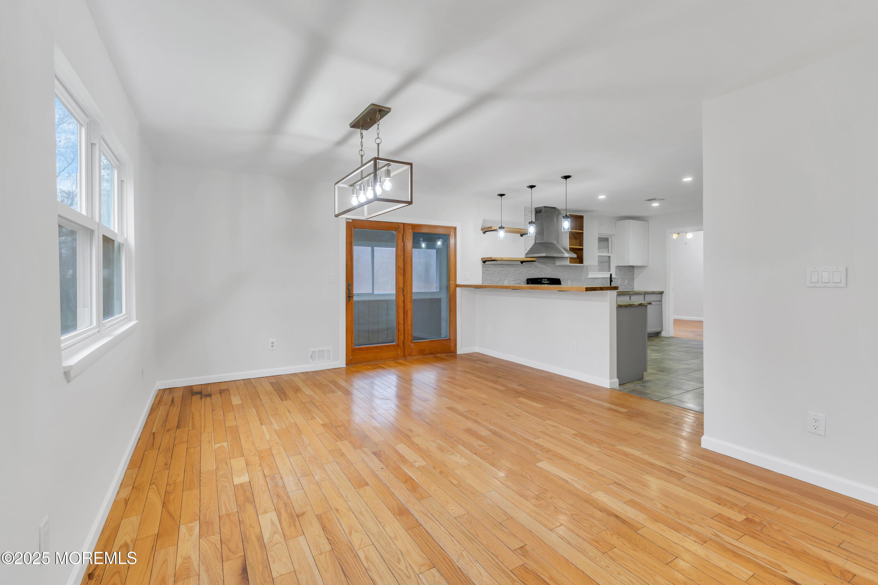 115 Leesville Road Jackson, NJ 08527 - Photo 13 of 42 Livingroom Dining room