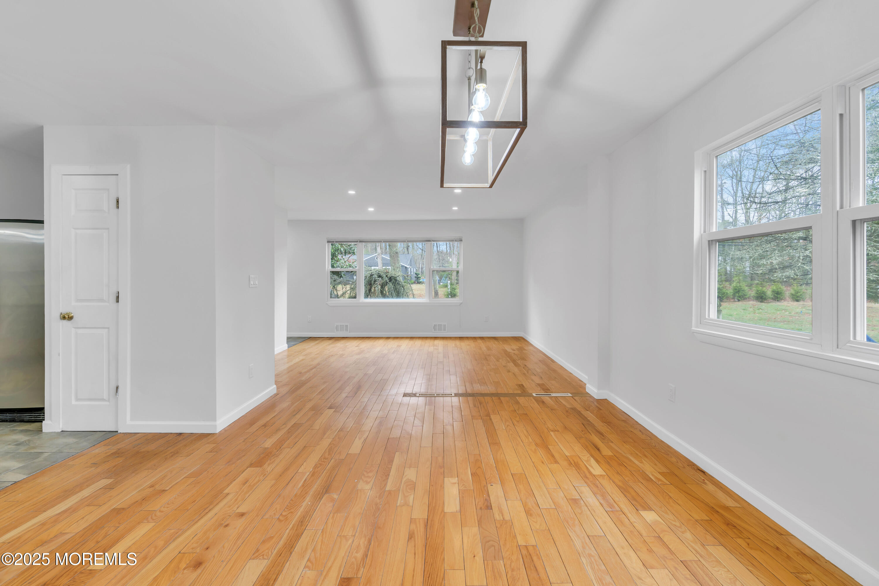 115 Leesville Road Jackson, NJ 08527 - Photo 14 of 42 Livingroom Dining room