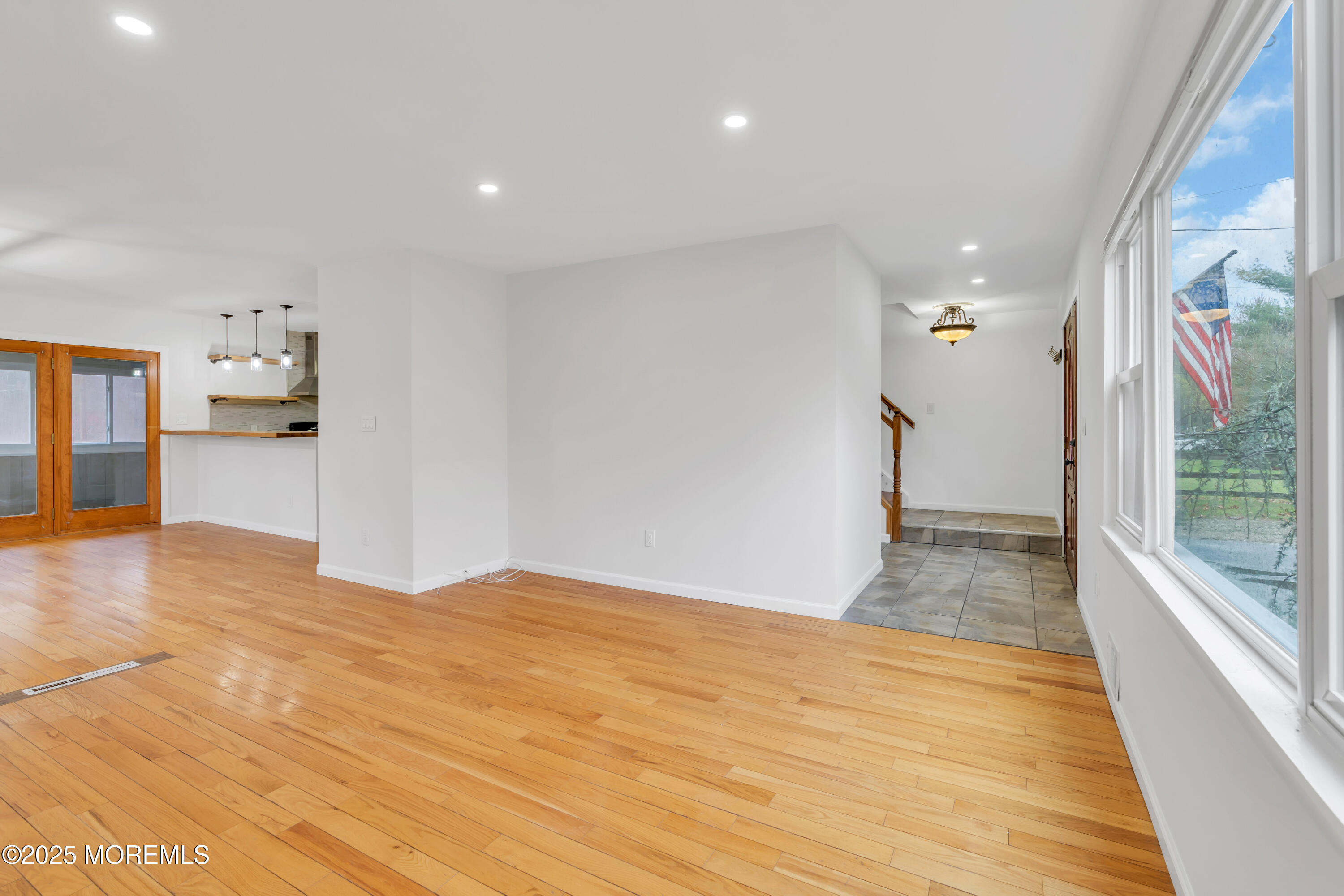 115 Leesville Road Jackson, NJ 08527 - Photo 16 of 42 Livingroom Dining room