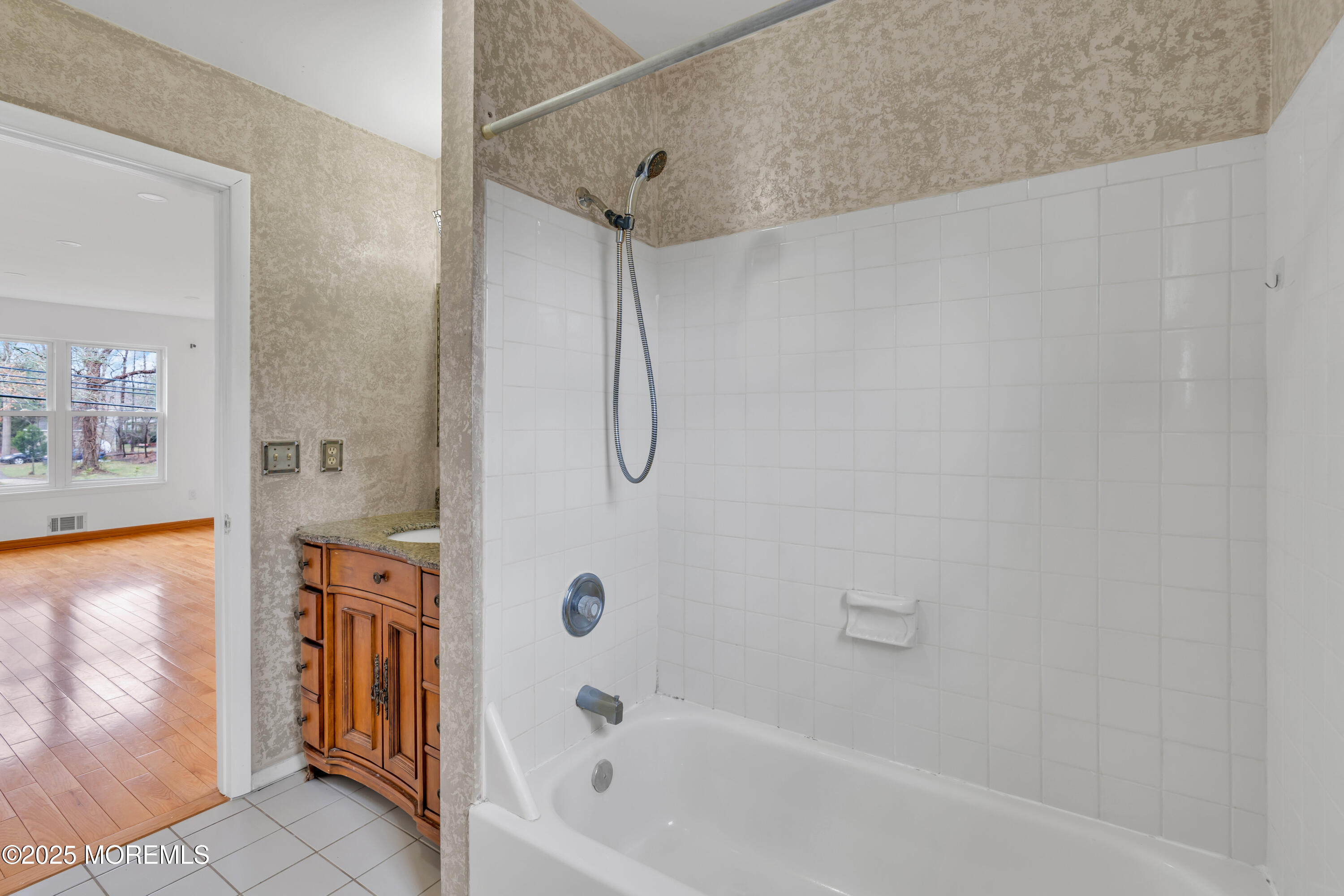 115 Leesville Road Jackson, NJ 08527 - Photo 31 of 42 Master Bathroom