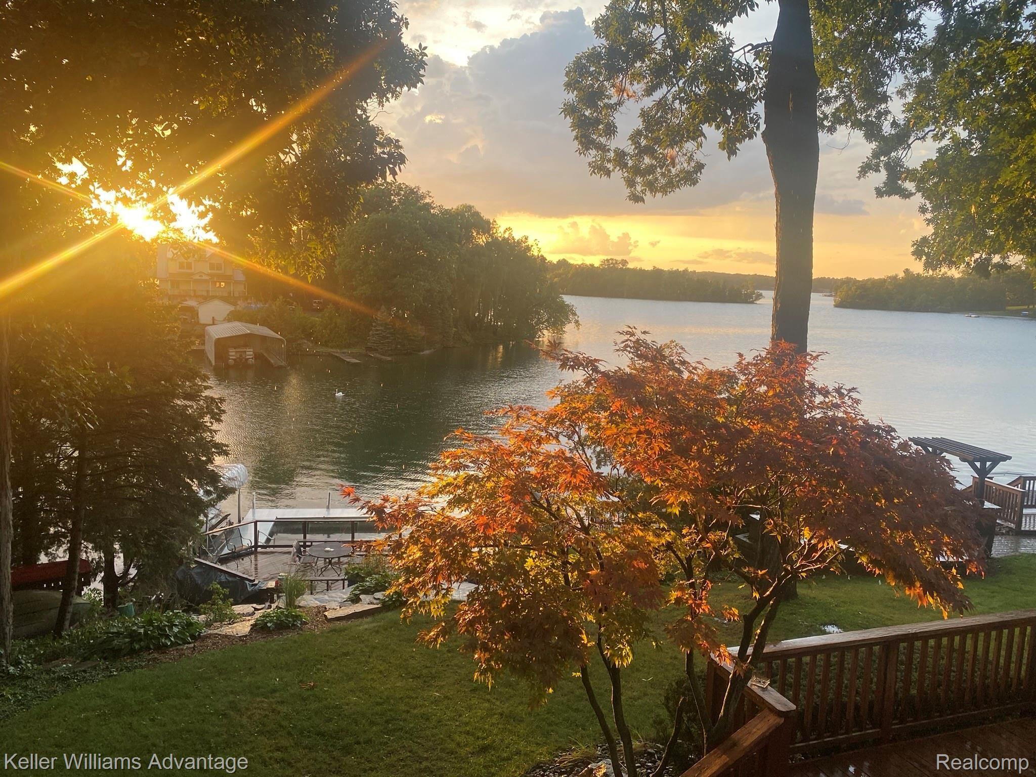 3191 Ridge Road White Lake, MI 48383 - Photo 2 of 42 Sunset