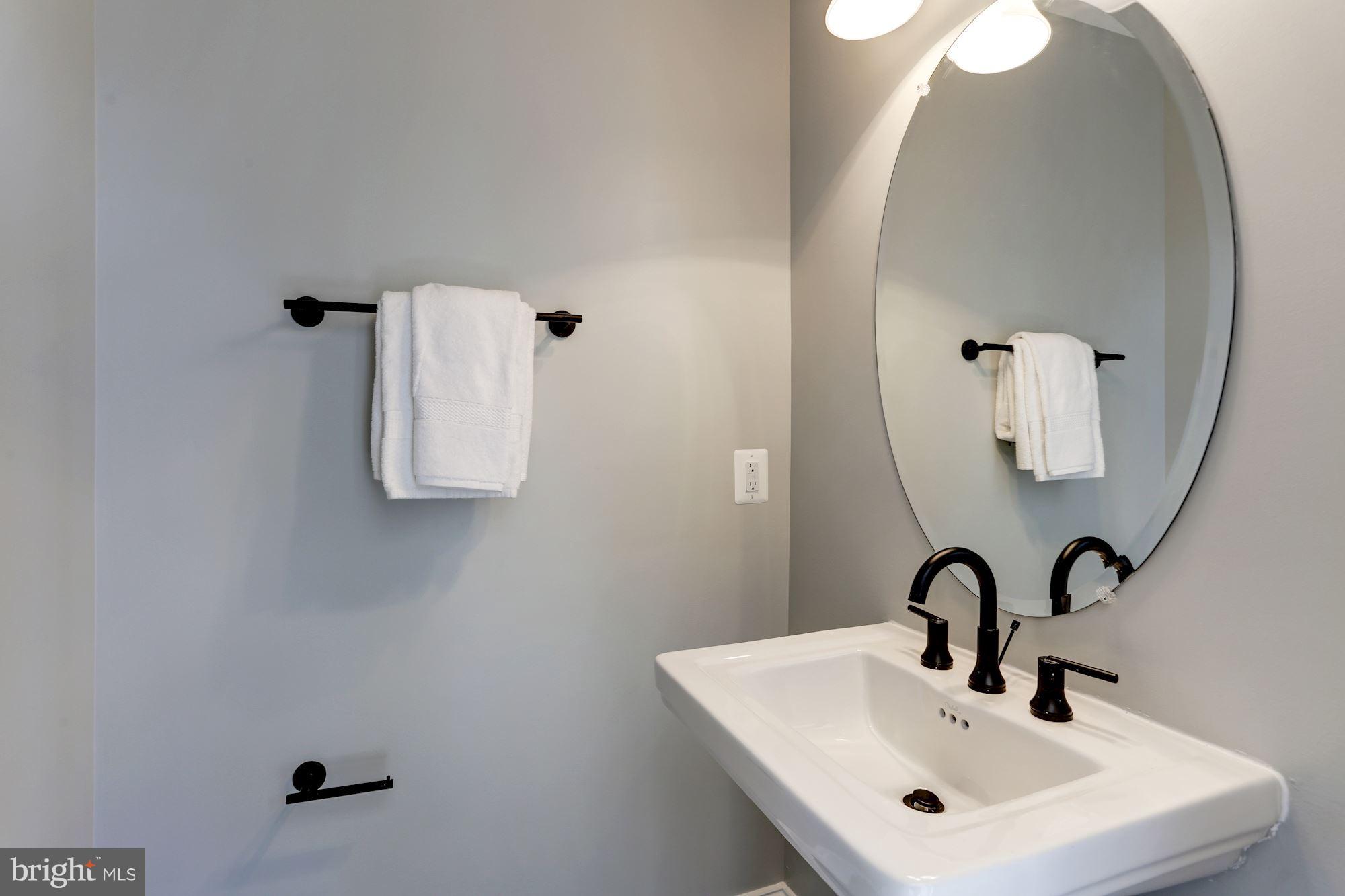 4119 7th Street Northwest Washington, DC 20011 - Photo 14 of 30 Main half Bath