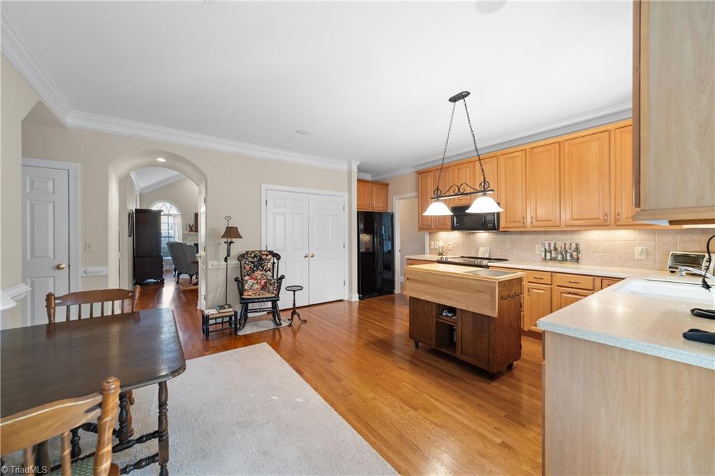 1905 Curraghmore Road Clemmons, NC 27012 - Photo 10 of 40 Spacious eat-in kitchen