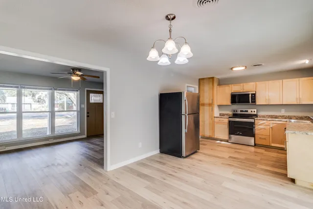 $1,850 | 2211 Old Popp's Ferry Road, Biloxi, MS 39532