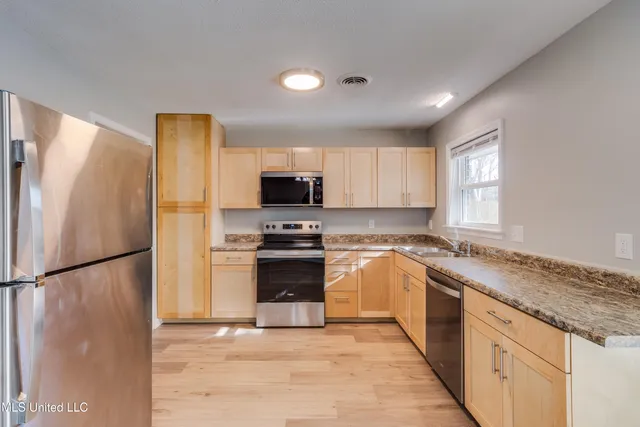 $1,850 | 2211 Old Popp's Ferry Road, Biloxi, MS 39532