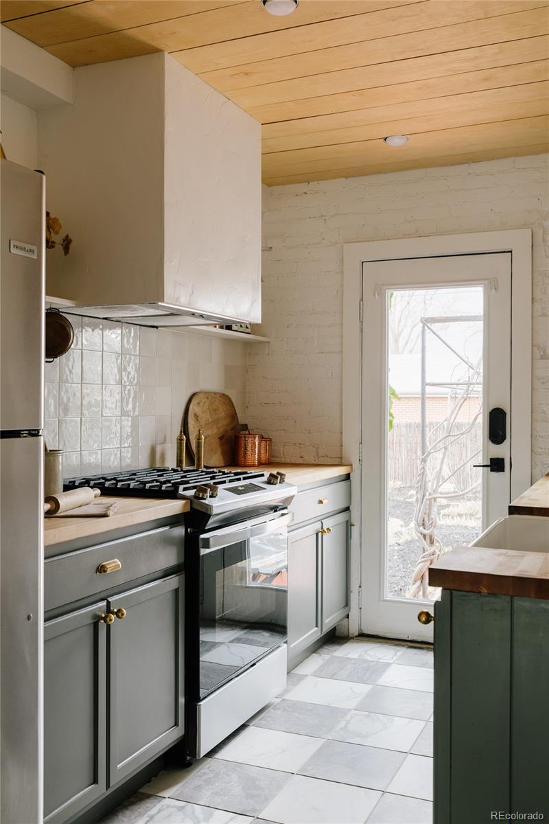 3917 Haddon Road Denver, CO 80205 - Photo 17 of 49