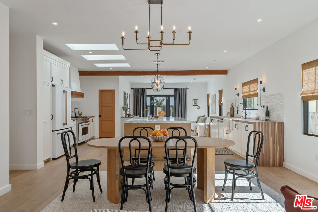 1280 South Sycamore Avenue Los Angeles, CA 90019 - Photo 14 of 74