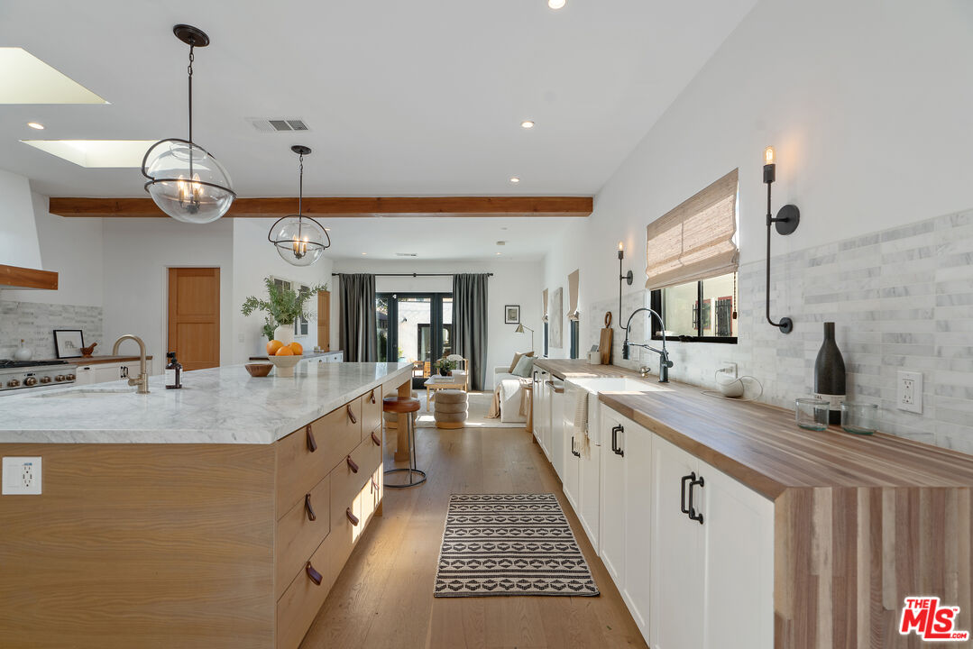 1280 South Sycamore Avenue Los Angeles, CA 90019 - Photo 16 of 74