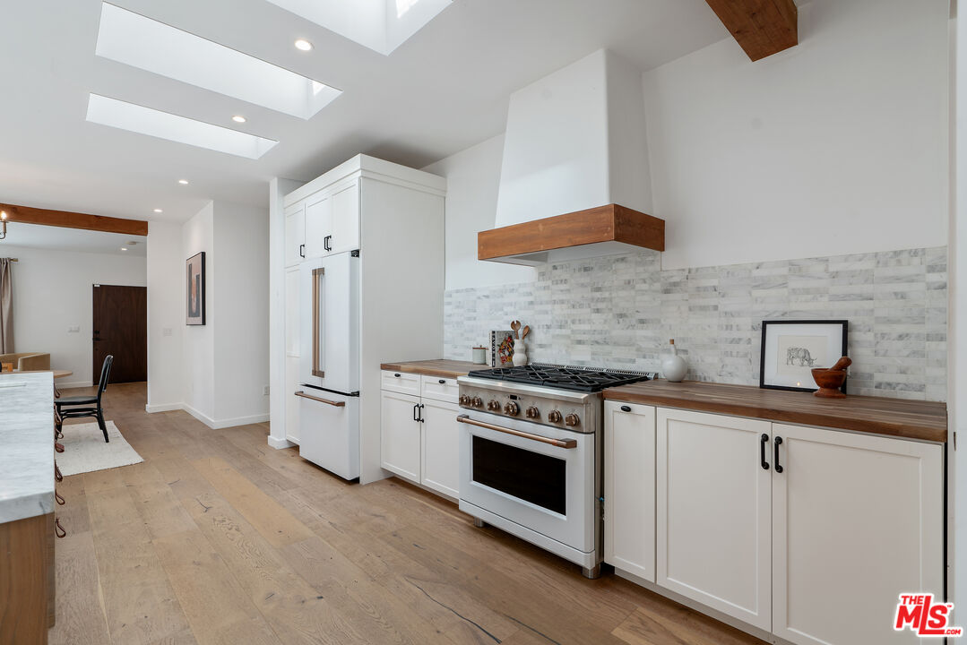 1280 South Sycamore Avenue Los Angeles, CA 90019 - Photo 19 of 74