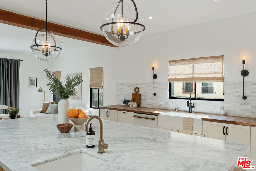 1280 South Sycamore Avenue Los Angeles, CA 90019 - Photo 20 of 74