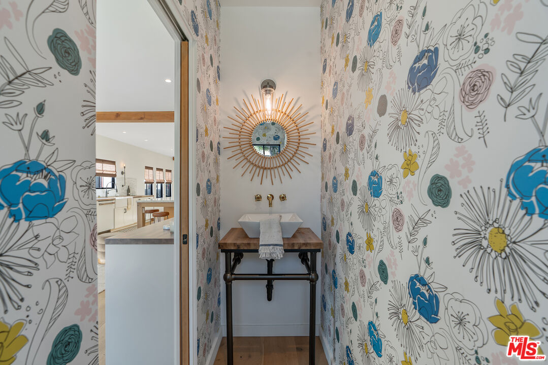 1280 South Sycamore Avenue Los Angeles, CA 90019 - Photo 25 of 74