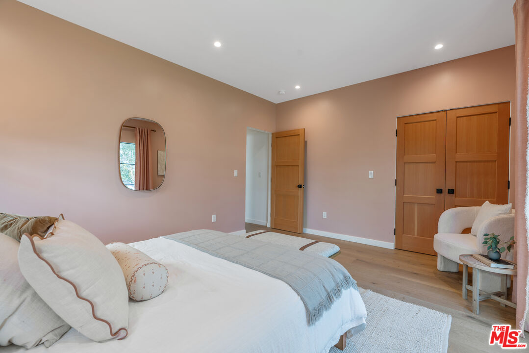 1280 South Sycamore Avenue Los Angeles, CA 90019 - Photo 37 of 74